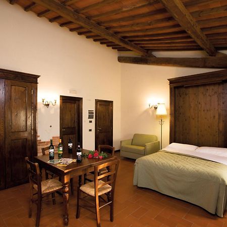 Agriturismo Antico Borgo Poggitazzi Лоро-Чьюффенна Номер фото