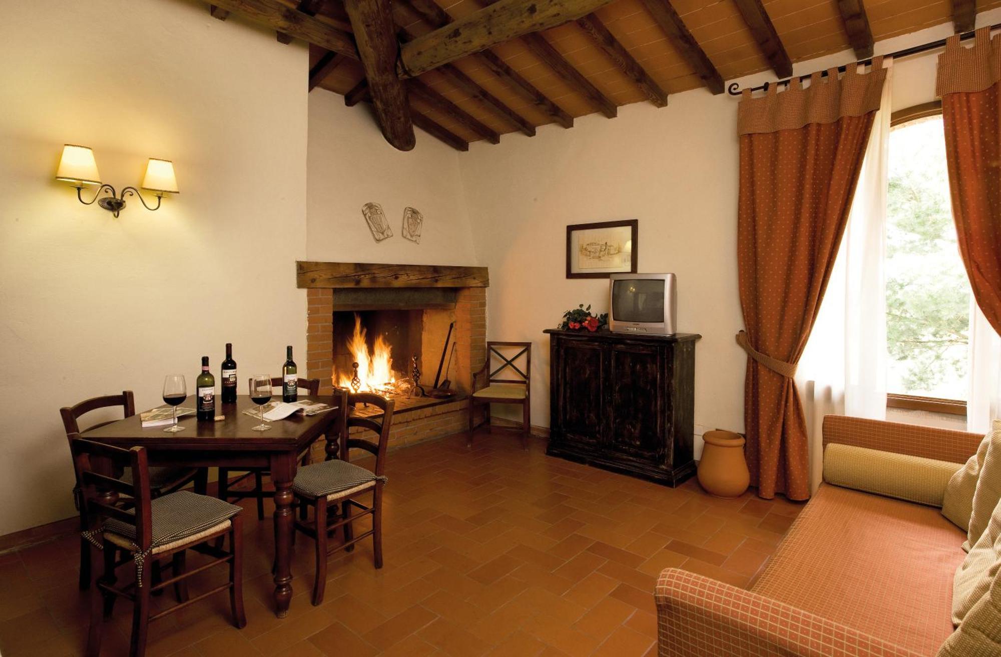 Agriturismo Antico Borgo Poggitazzi Лоро-Чьюффенна Номер фото