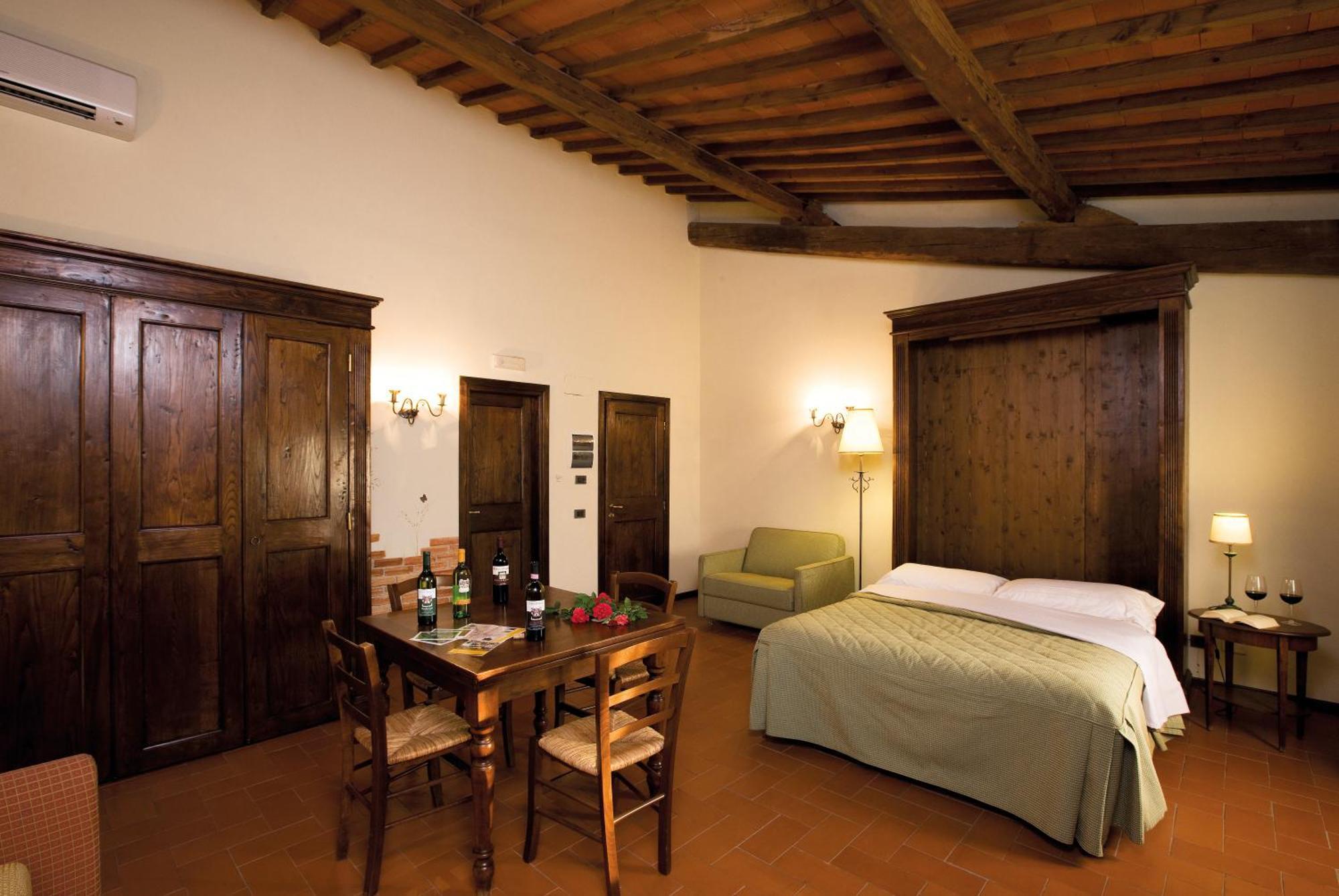Agriturismo Antico Borgo Poggitazzi Лоро-Чьюффенна Номер фото