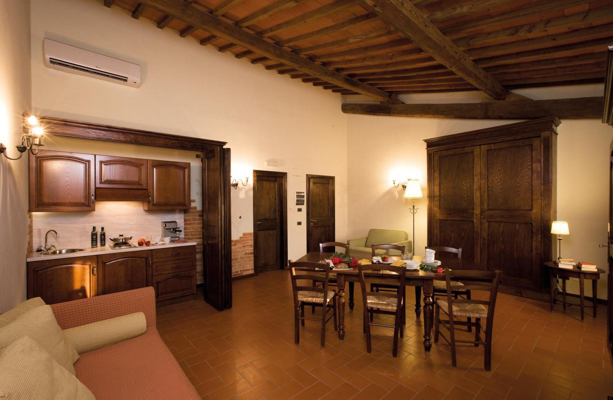 Agriturismo Antico Borgo Poggitazzi Лоро-Чьюффенна Номер фото