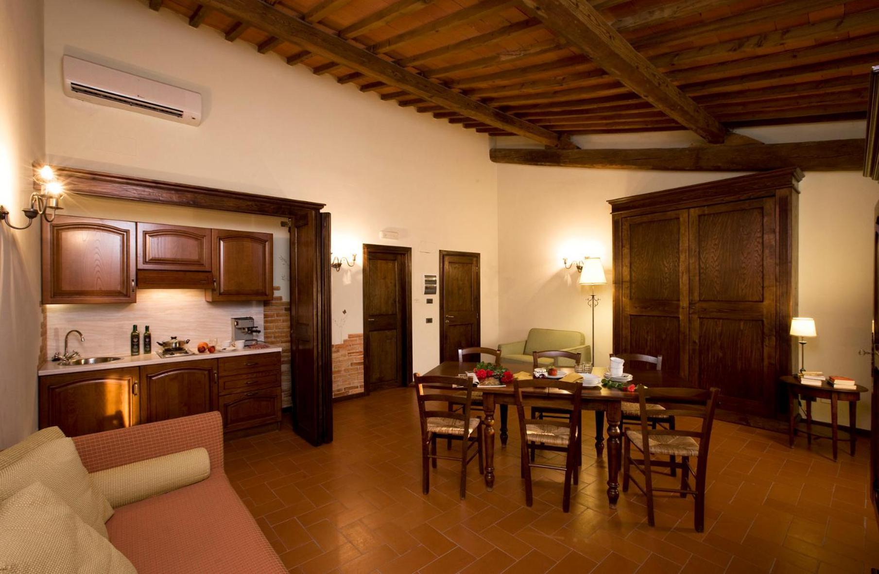 Agriturismo Antico Borgo Poggitazzi Лоро-Чьюффенна Екстер'єр фото
