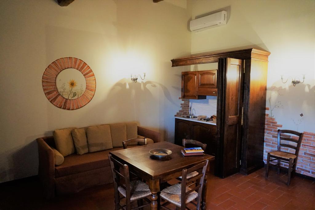 Agriturismo Antico Borgo Poggitazzi Лоро-Чьюффенна Екстер'єр фото