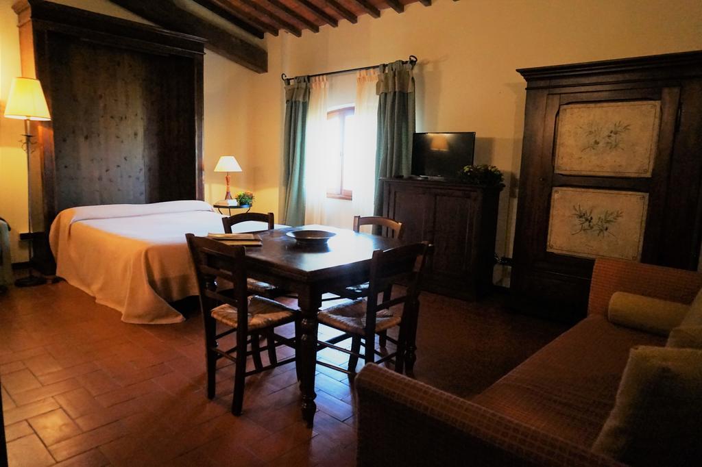 Agriturismo Antico Borgo Poggitazzi Лоро-Чьюффенна Екстер'єр фото