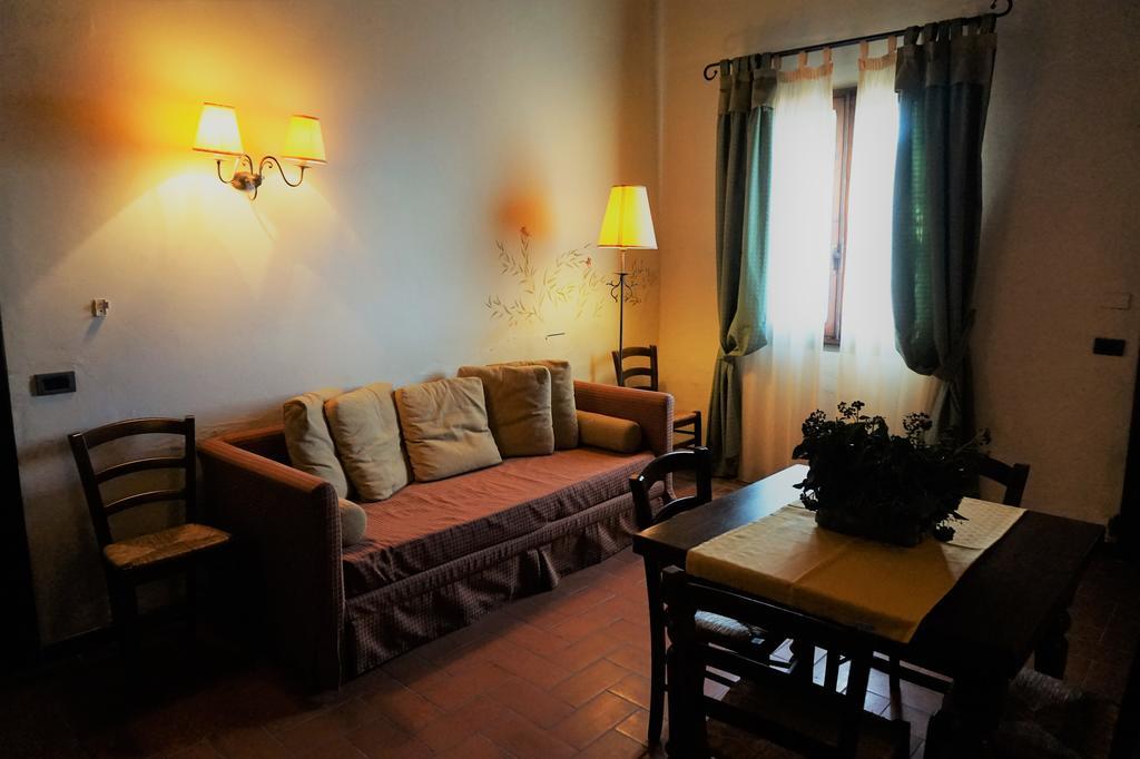 Agriturismo Antico Borgo Poggitazzi Лоро-Чьюффенна Екстер'єр фото