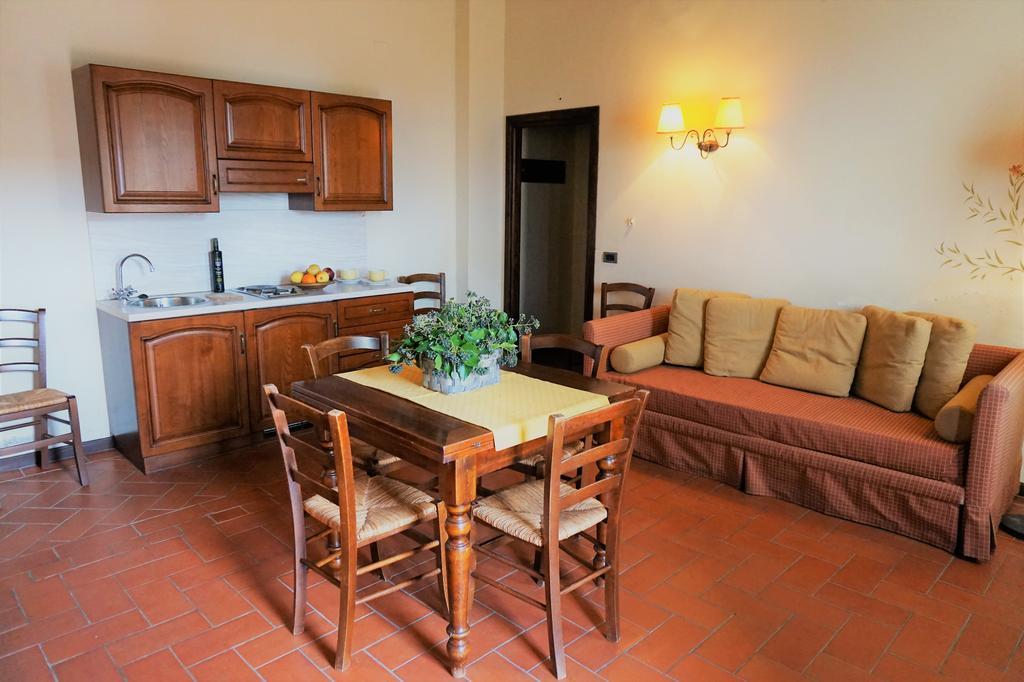 Agriturismo Antico Borgo Poggitazzi Лоро-Чьюффенна Екстер'єр фото